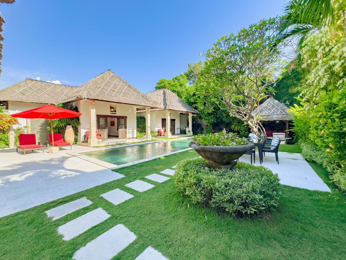 Villa Bugis Abimanyu Seminyak Esterno foto